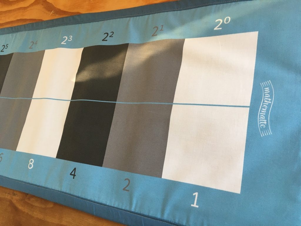 Binärteppich - binäre Zahlen umrechnen nach Montessori Prinzipien
